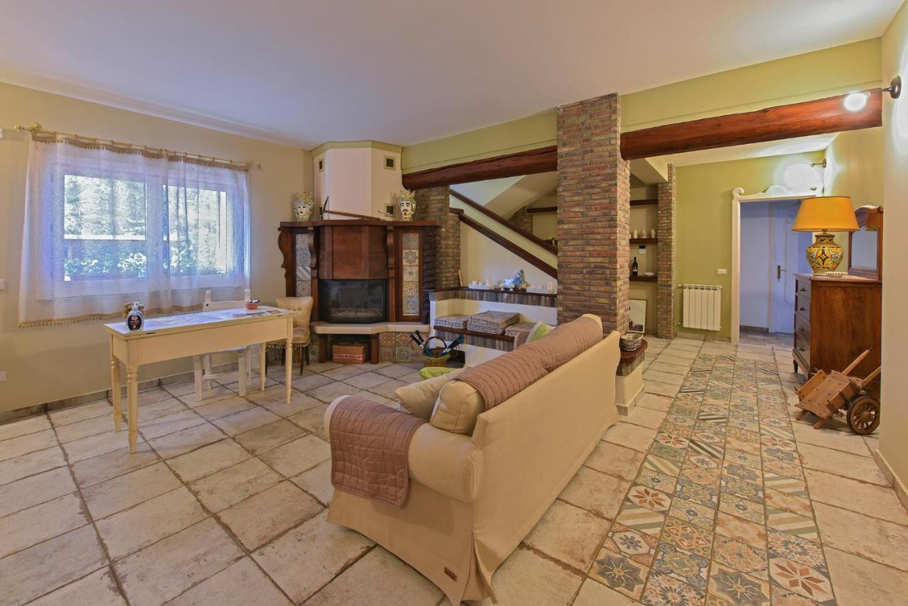 Etna Casa Del Sole Panzió Nicolosi Kültér fotó
